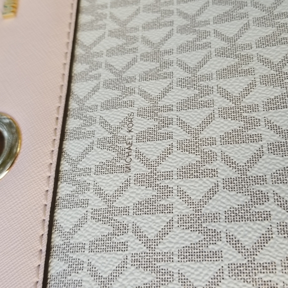 Authentic Michael Kors Large Purse  EUC - Picture 4 of 12
